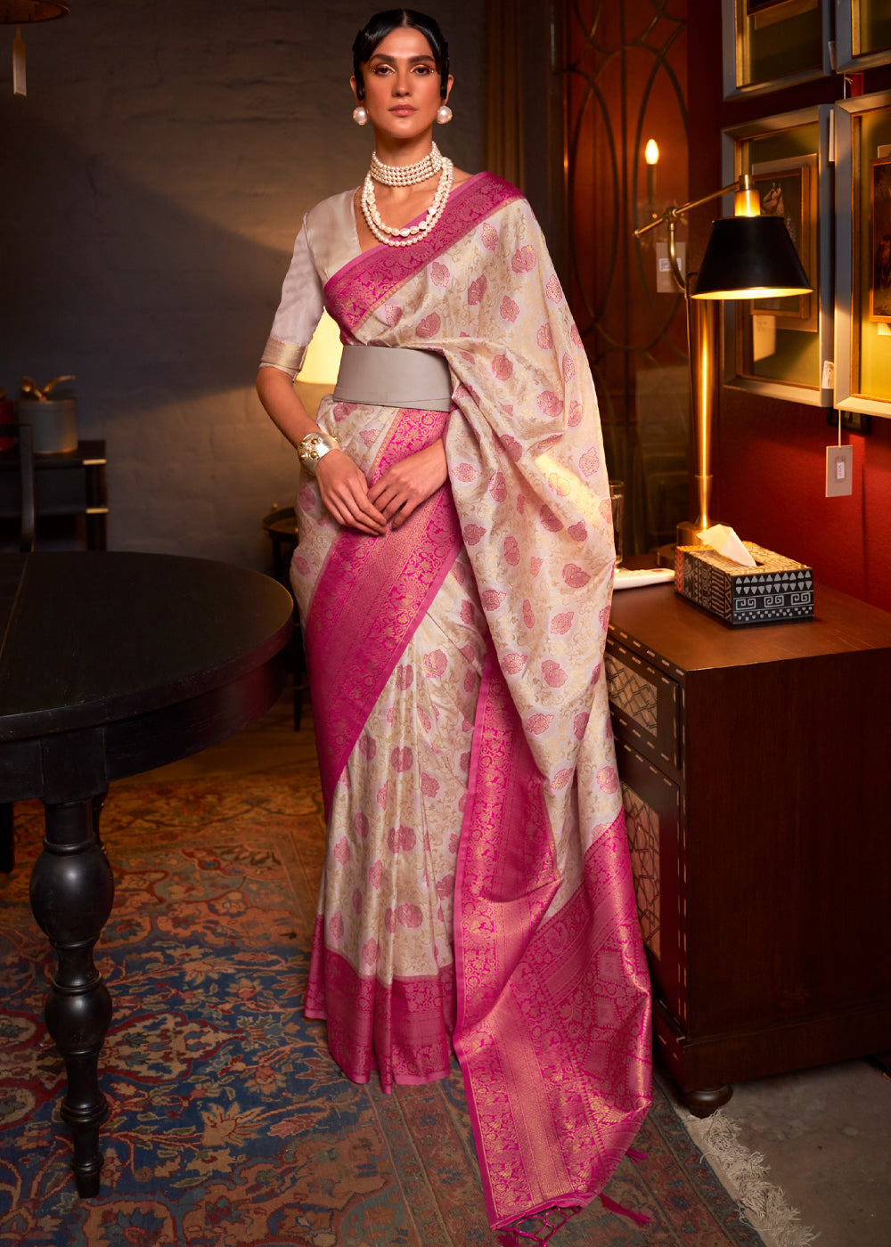 White And Pink Handloom Weaving Silk Saree