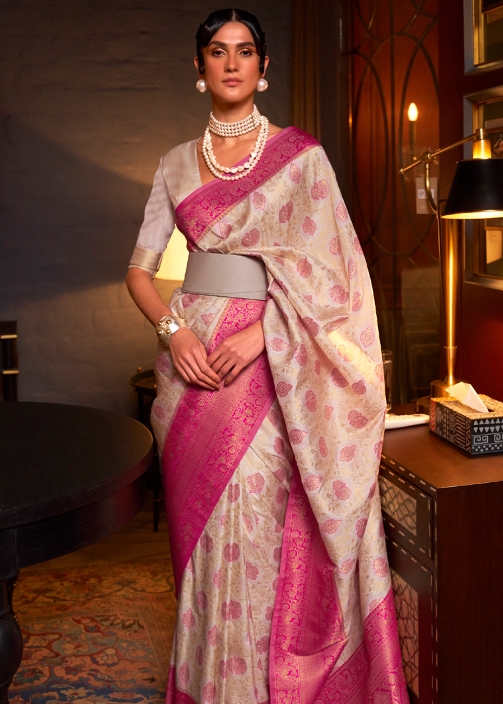 White And Pink Handloom Weaving Silk Saree