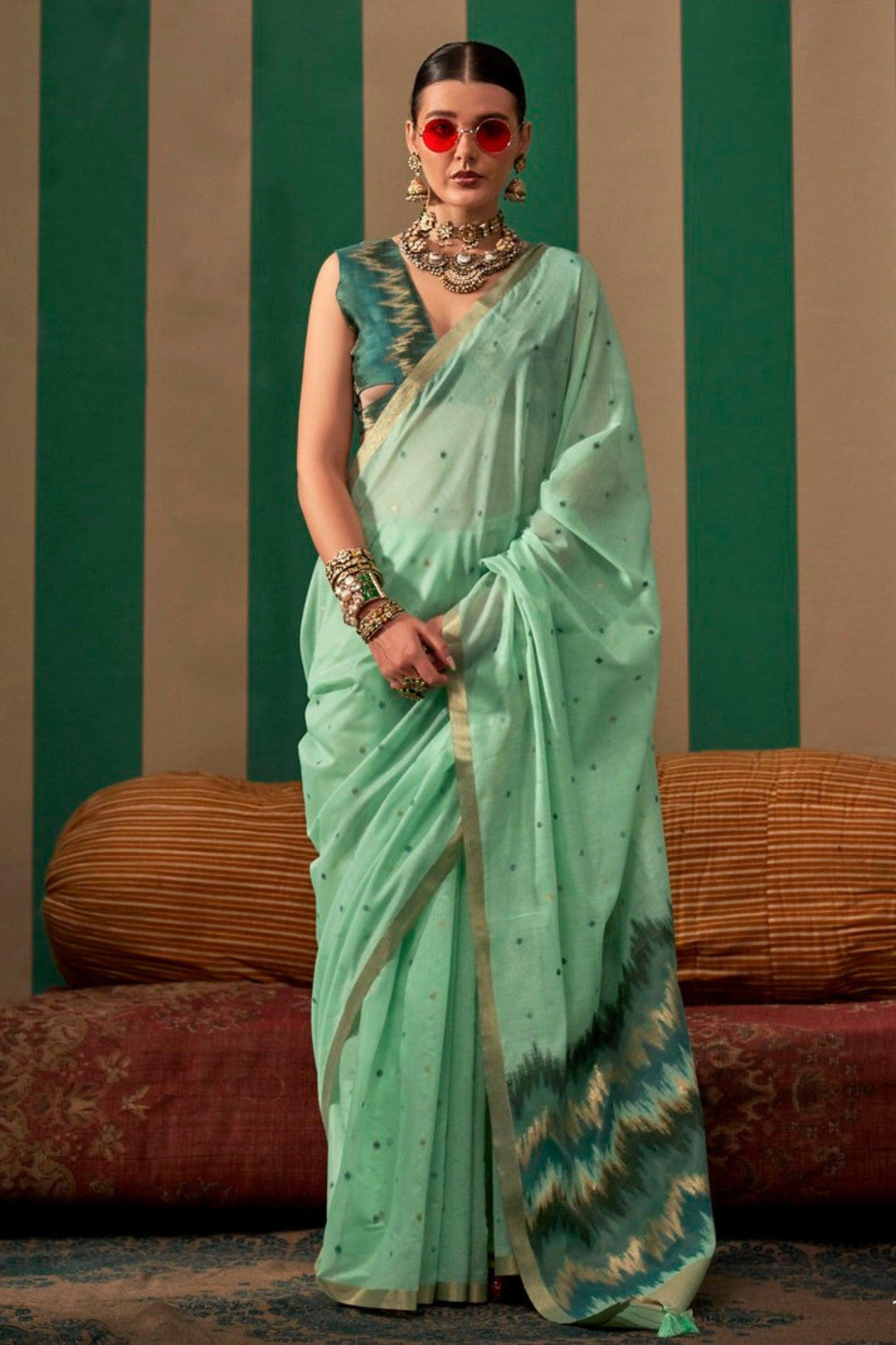 Emerald Green Handloom Weaving Silk Saree With Brocade Blouse