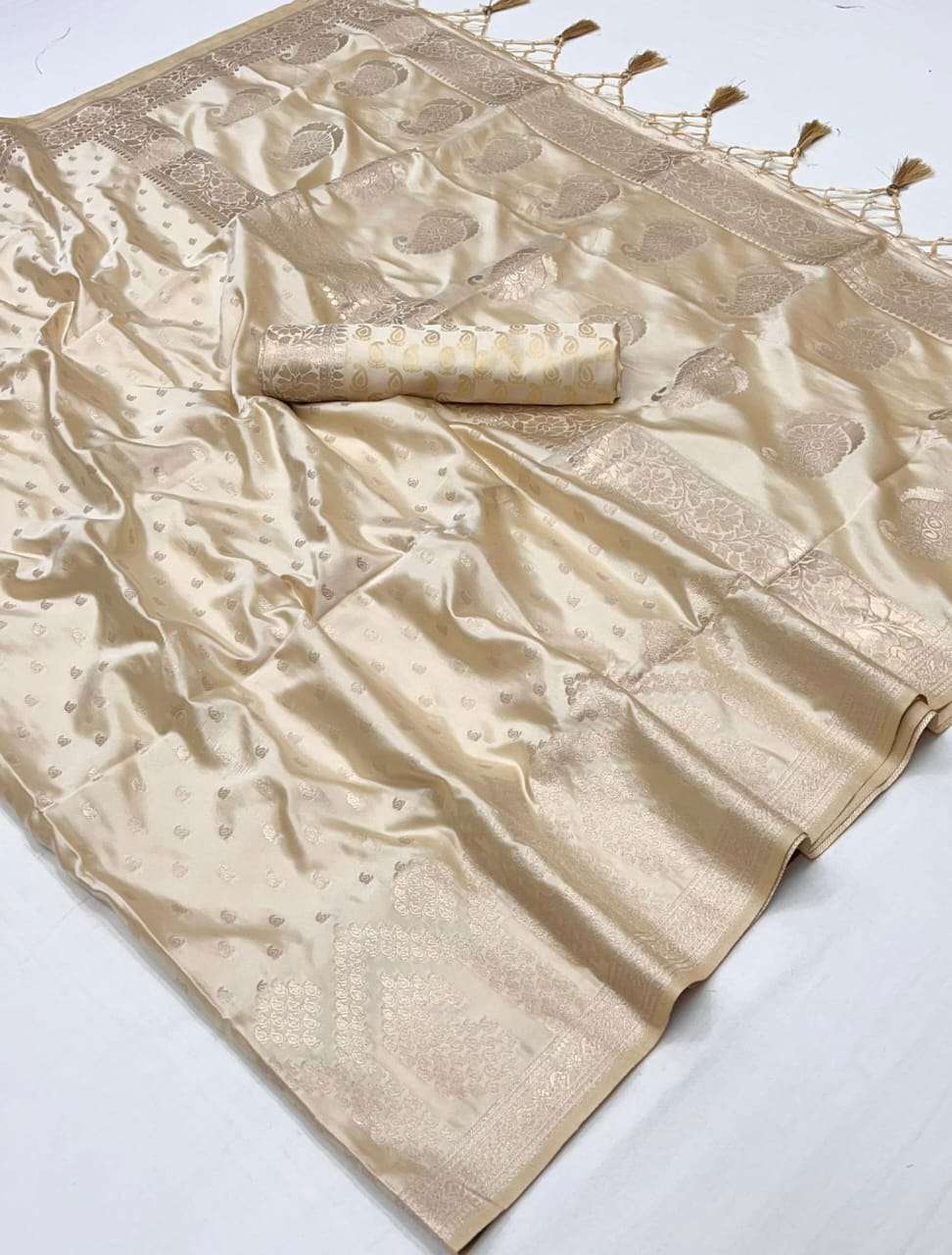 Cream Satin Handloom Weaving Silk Saree